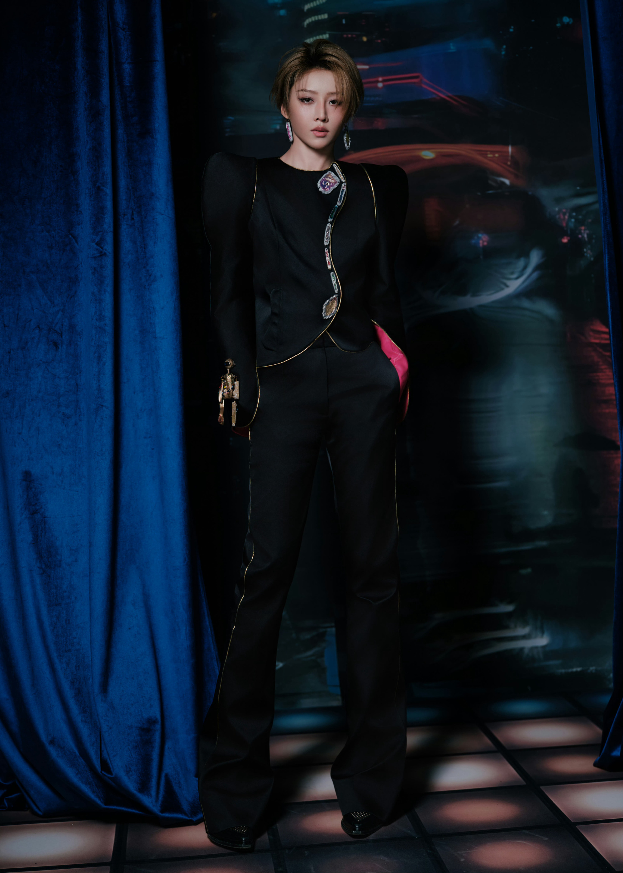 高定品牌Ronald van der Kemp为刘雨昕特别定制舞台战袍[作揖] 