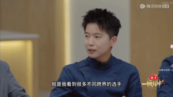 谢霆锋被说跨界厨师不舒服了 一饭封神 笑点与诚意并存！直播一句玩笑抗议，并不是生