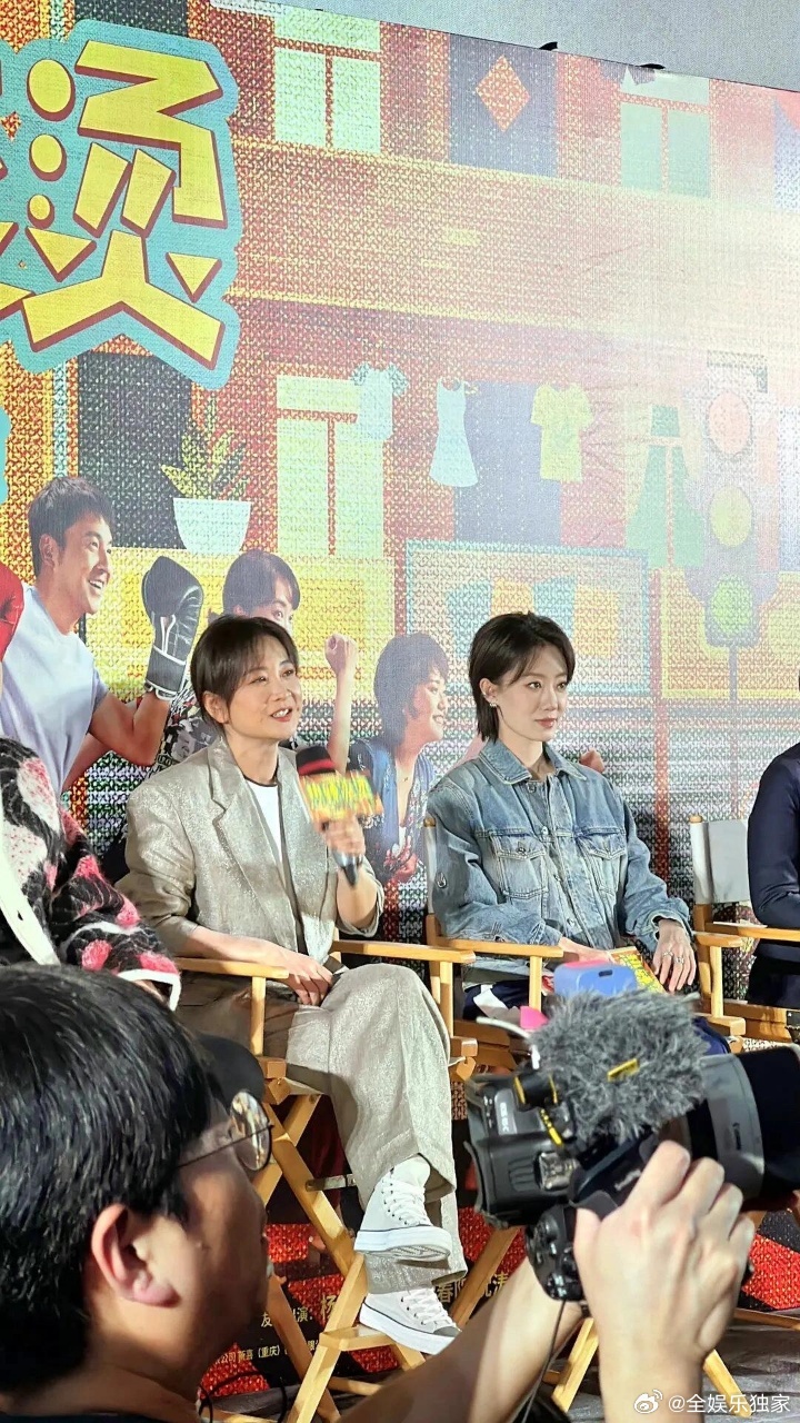 张小斐贾玲 最小单位的英雌主义贾玲是张小斐的底气，张小斐是贾玲的骄傲。女生之间的