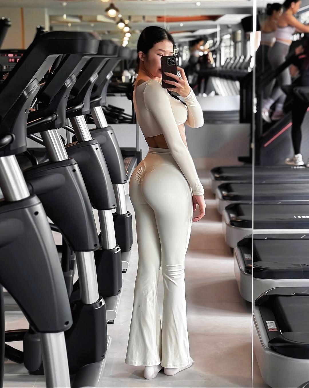 爱健身的小姐姐