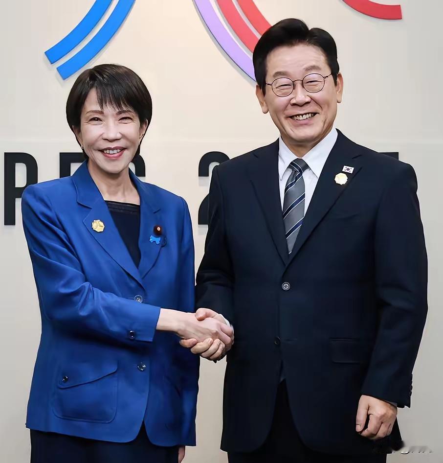 高市早苗到处点火，惹完中国，紧接着又给韩国点了把火。真是“神助攻”添堵啊。在李在