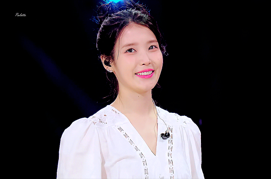 IU[超话] 🐰IU仁川机场海关宣传大使 🐣 ⋆｡‧˚ஓ๑♡๑ஓ˚‧｡⋆🐥