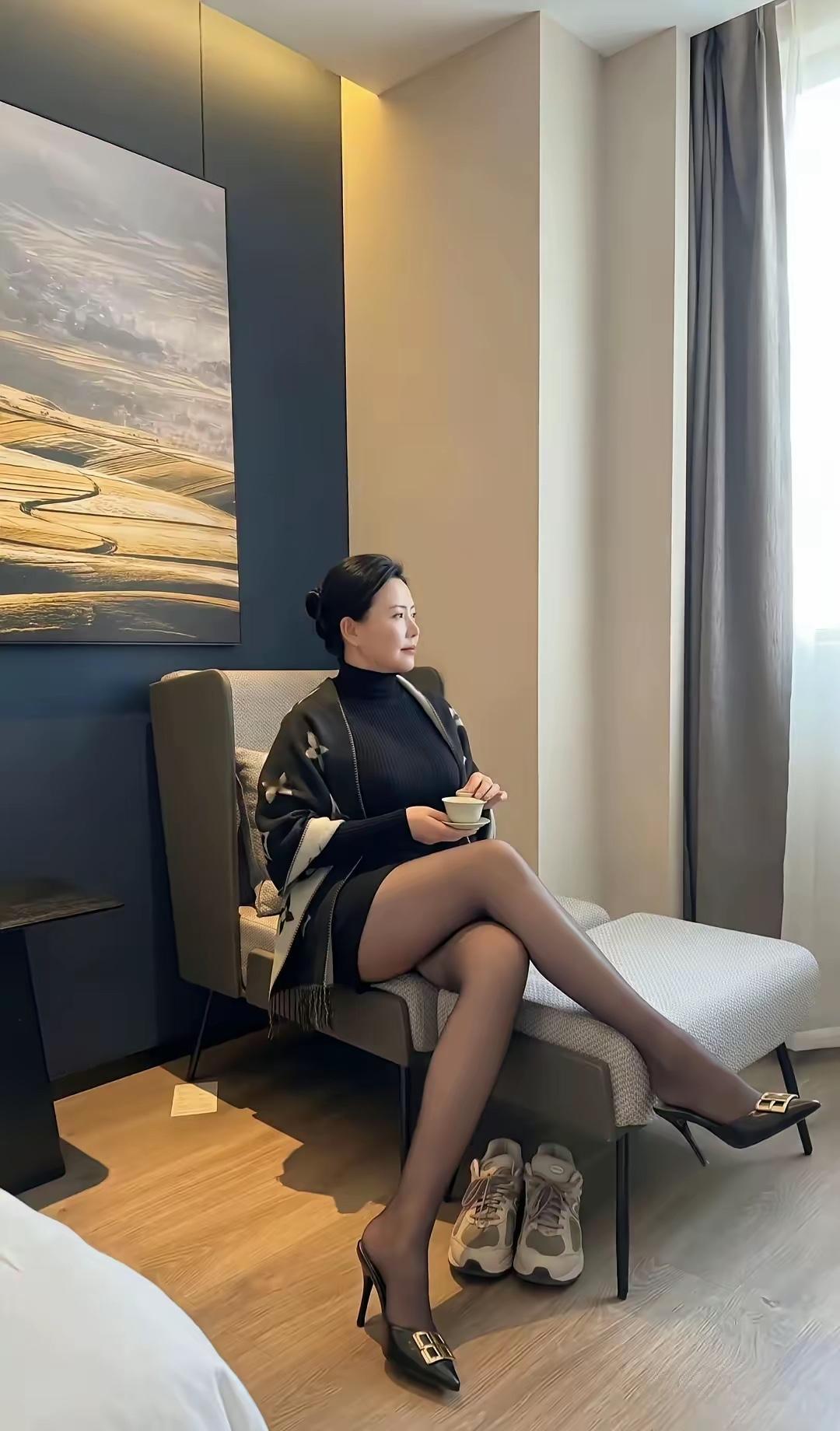 50岁又怎样，照样可以优雅美丽，不是年轻人能比的，你们看看是不是呢？