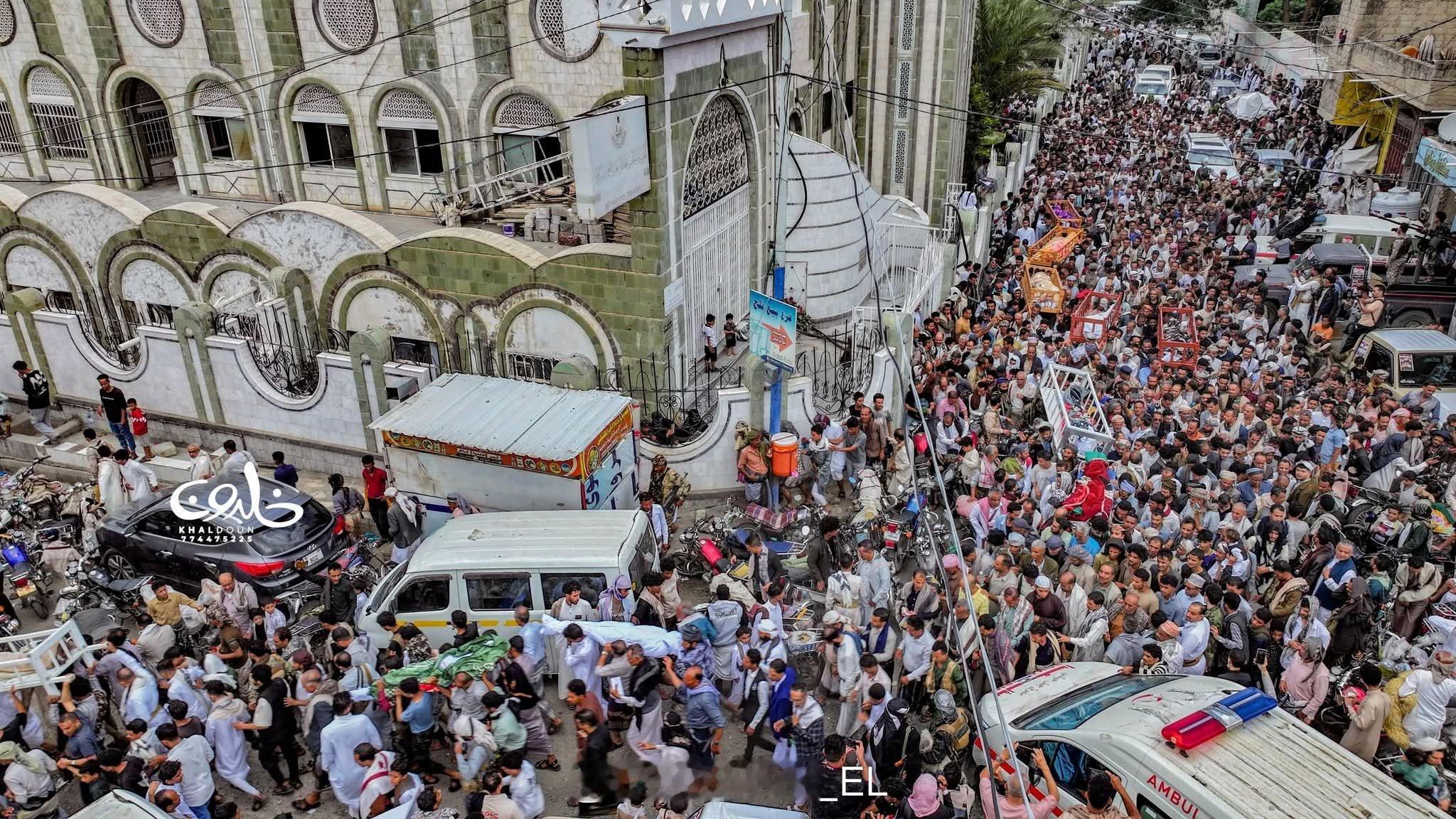 塔伊兹市的守军今天举行了一场葬礼，埋了18个人。 ​​​