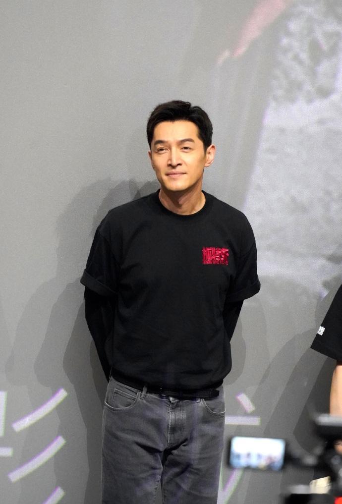 胡歌演透冯静波 明明话不多，却能牢牢抓住视线，胡歌靠细腻演技，让冯静波每一段独处