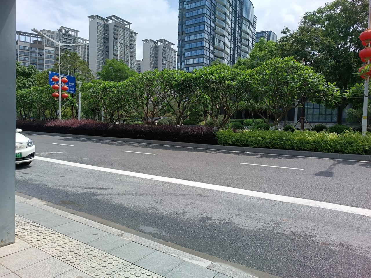 晒一张相栅里的风景吧
好的，在等公交，随手拍
美美美[爆竹][爆竹][玫瑰][玫
