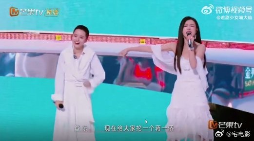 管乐抡人抡到蒋一侨了管乐一言不合就开抡管乐太逗了！一言不合就抡人，这次可算轮到蒋