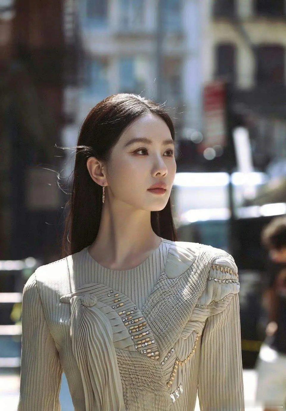 刘诗诗的美是一种高级感，像遗世而独立的佳人 ​​​