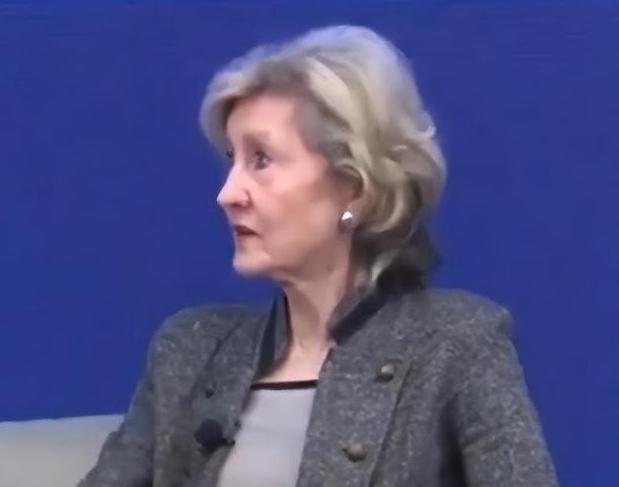 “中国经济的崩溃，内部自己的崩溃将是我们对付中国最好的筹码。”对付中国，不是去和