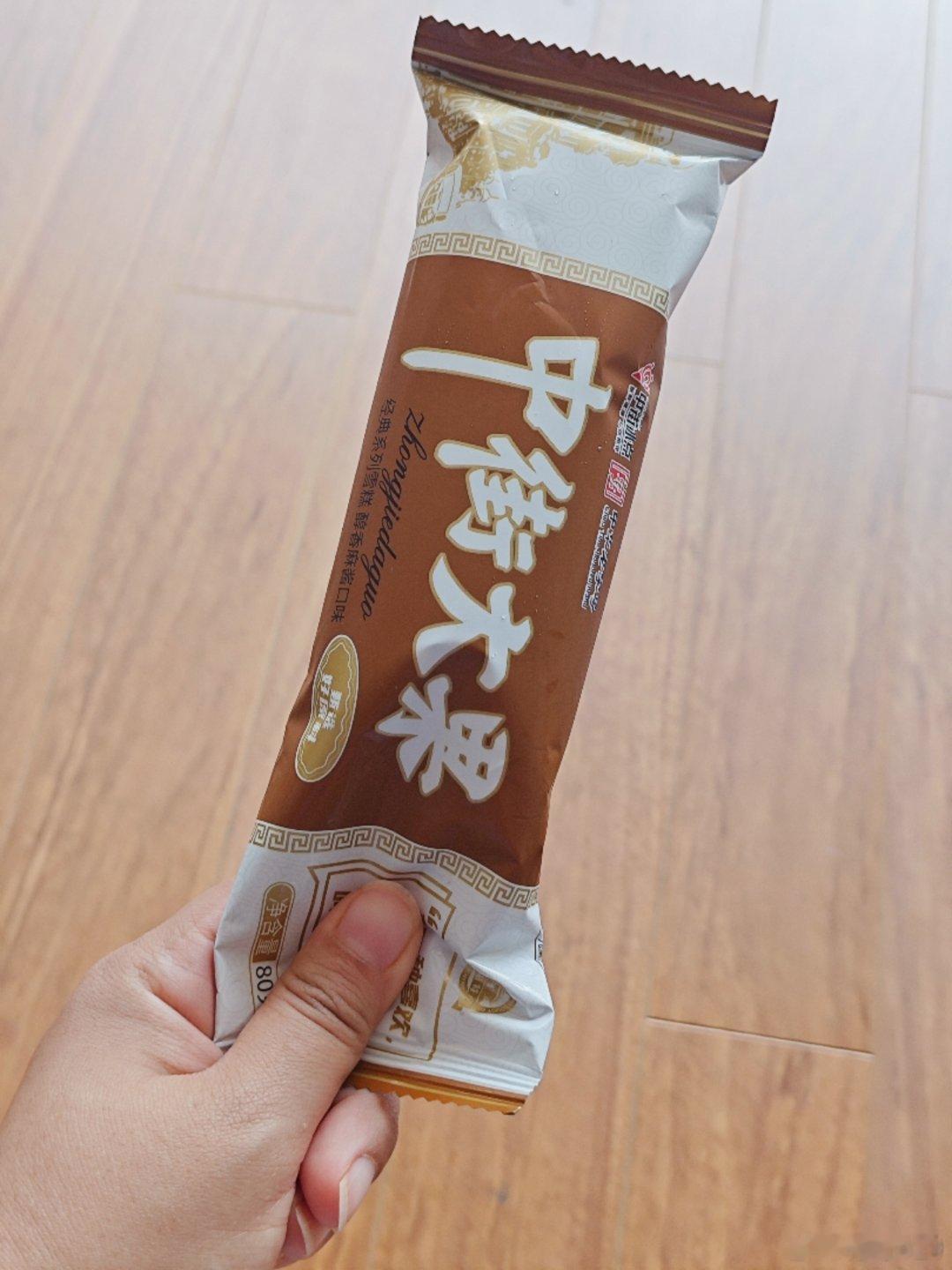 雨一停马上就热了刚才还听一小孩在楼下喊妈妈，回家，不玩了，太乐辣（图为东北特产，