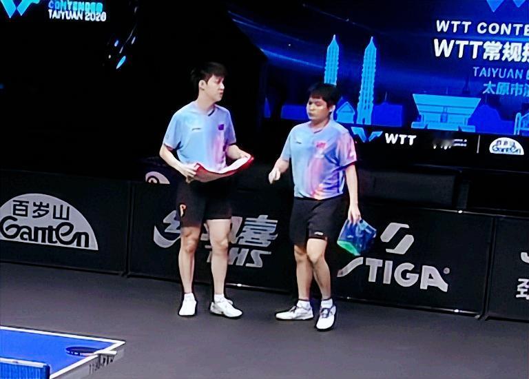 太棒了！林诗栋完美复出，3:0零封对手。
让我意外的是，
黄友政这个闷葫芦，
居