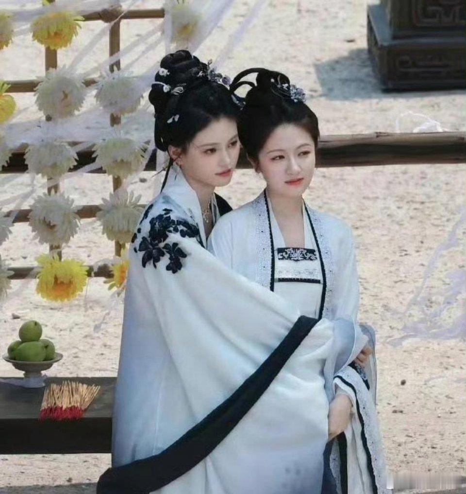 女二颜值虽超李兰迪，可女主那范儿、气质得李兰迪来撑，女二就是缺了点富贵韵味。 ​