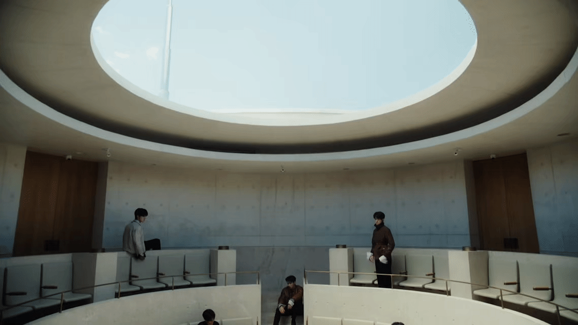 TOP登陆少年组合朱志鑫 、张泽禹 、张极 、左航 、苏新皓一同出镜 PRADA