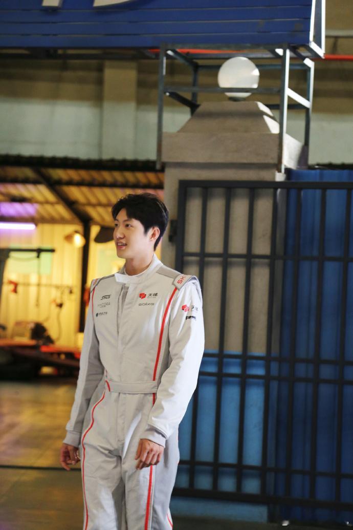 喷不了黄景瑜这是真老公哥 不只是帅，更是有实力有态度，这样的黄景瑜，谁能不爱啊 