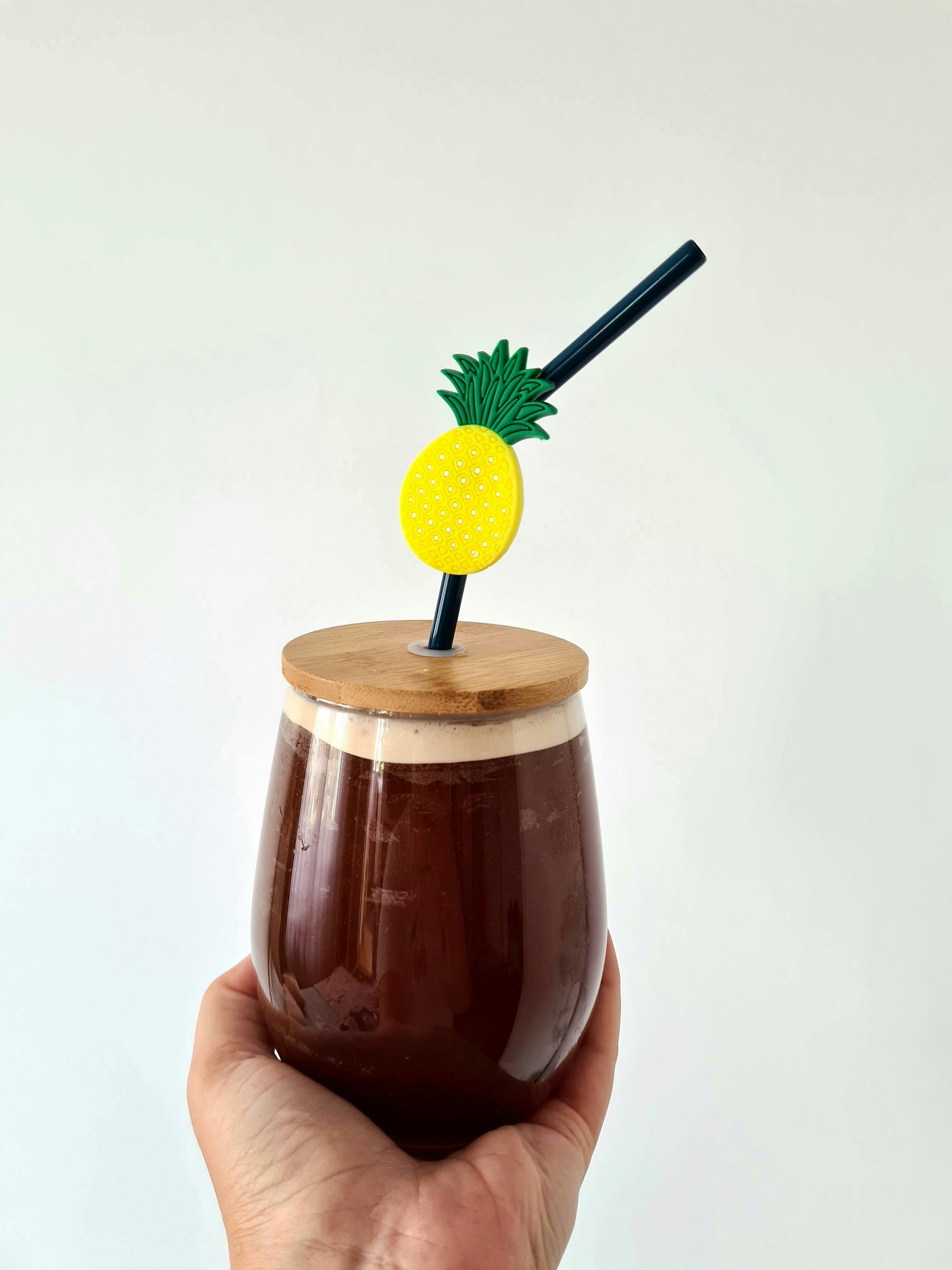 医生提醒不要长期用吸管喝水 长期用吸管喝水，可能带来四重风险：1. 卫生隐患：吸