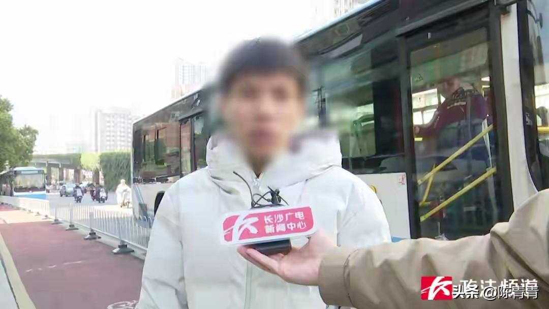 单身男子张先生，通过中介找对象，一年多下来，见了十多个女孩子，手没牵，花了十多万