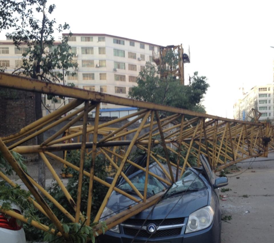 2025年9月1日10时左右，成都成华区一在建工地塔吊坍塌，造成5人死亡，直接经