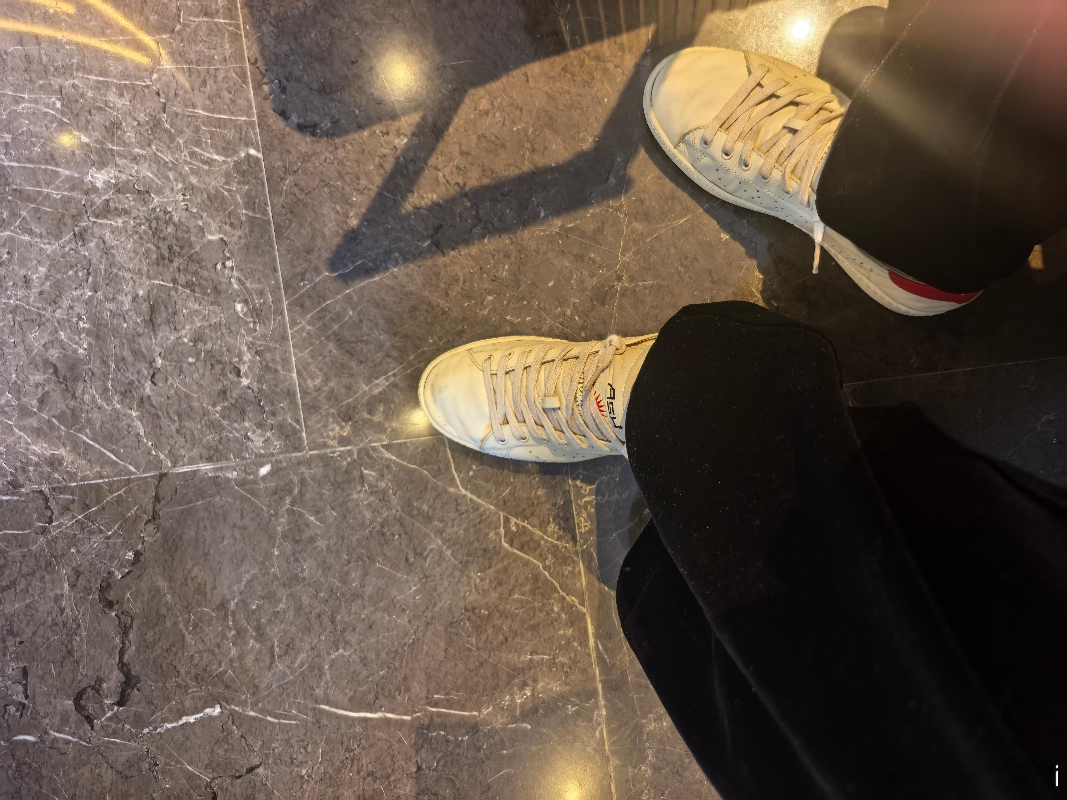 很喜欢这条丝绒裤，擦眼镜贼干净，很方便。我一直觉得眼镜布是一个没必要存在的单品