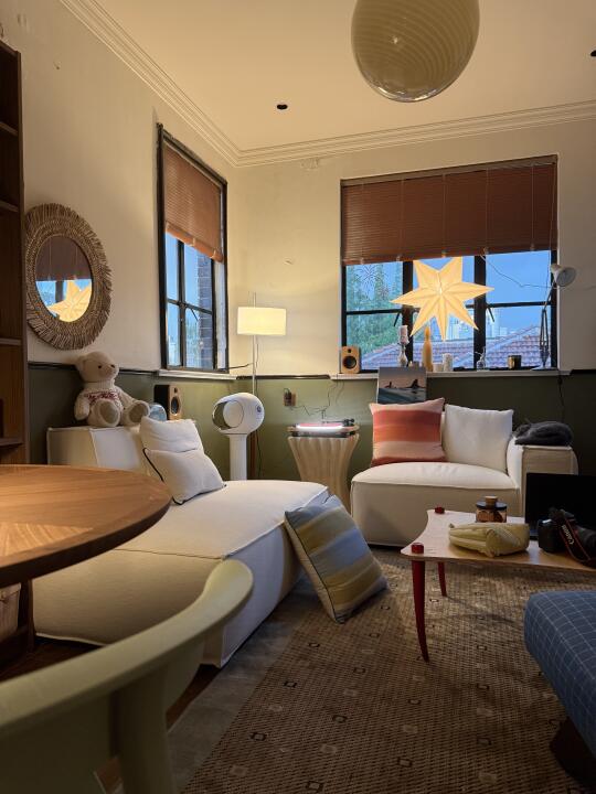 上海10平米小客厅，突然乌云密布☁️