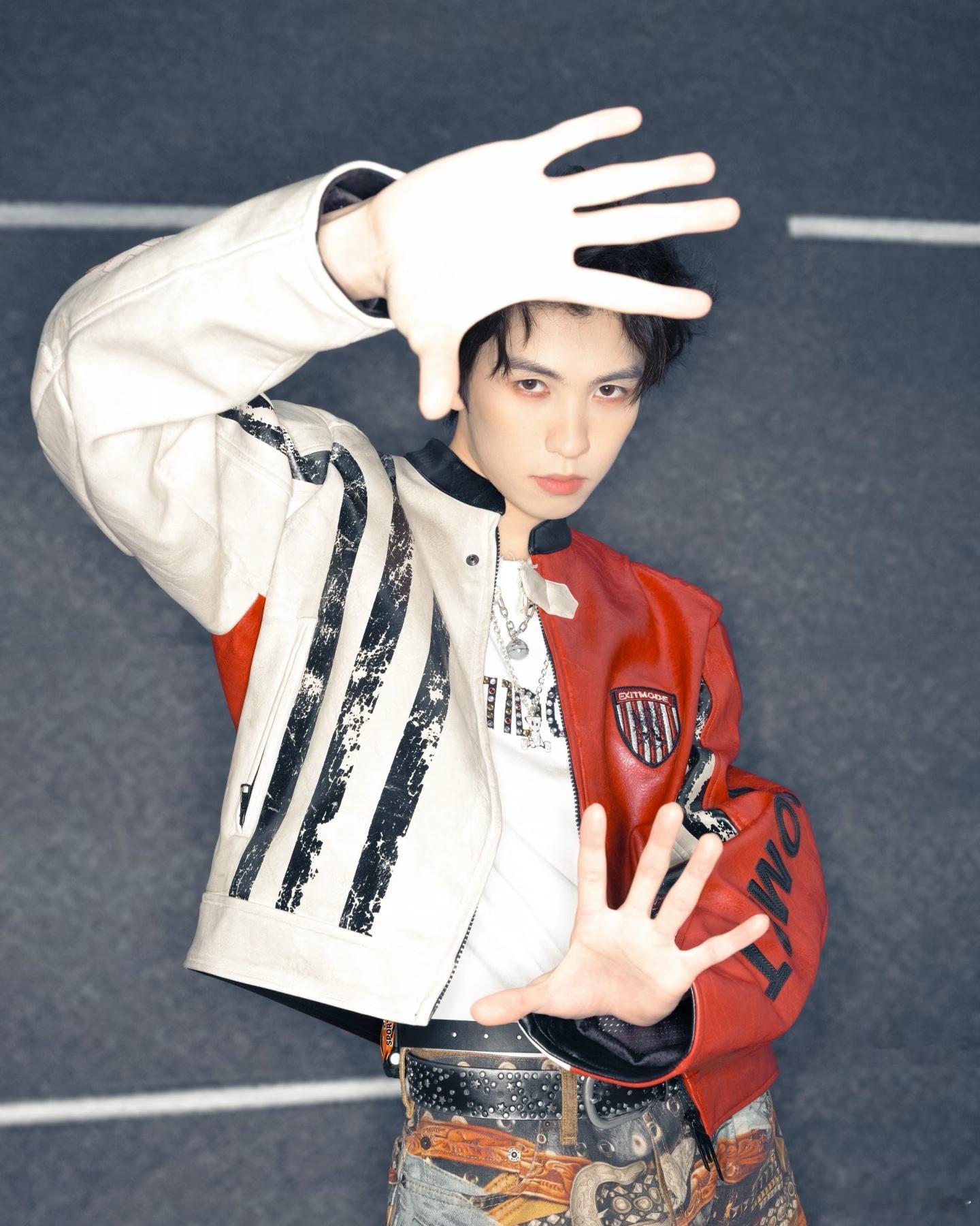 何洛洛林墨越剧春晚舞台路透浙江卫视越剧春晚 何洛洛林墨携手亮相，新生代碰撞非遗越