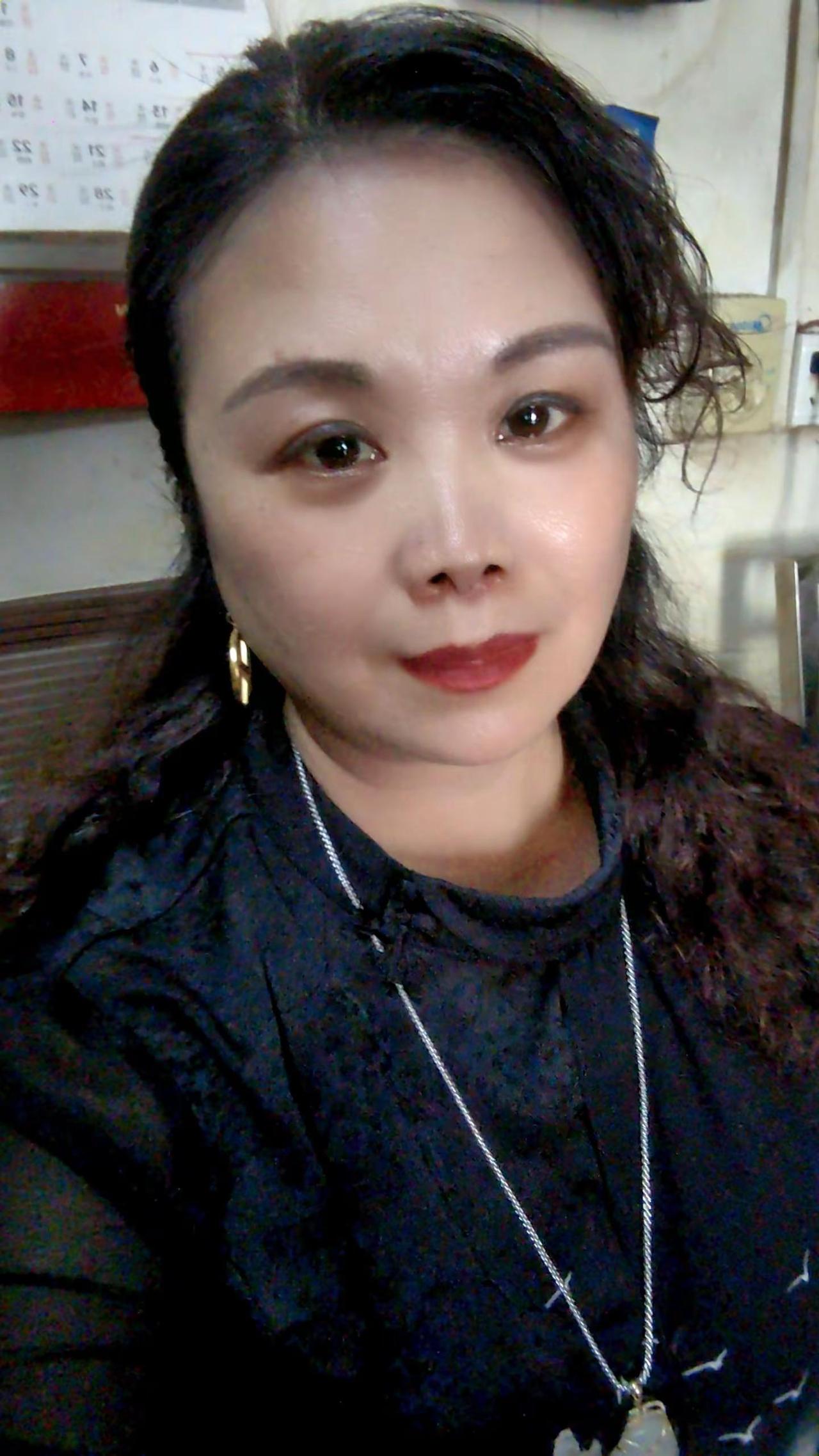 臭美的阿姨又来了，大家中午好 😃😃