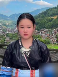张家齐以为可以出徒了，看她独立直播还真不行。

这次她在贵州单独开播，在线人数才