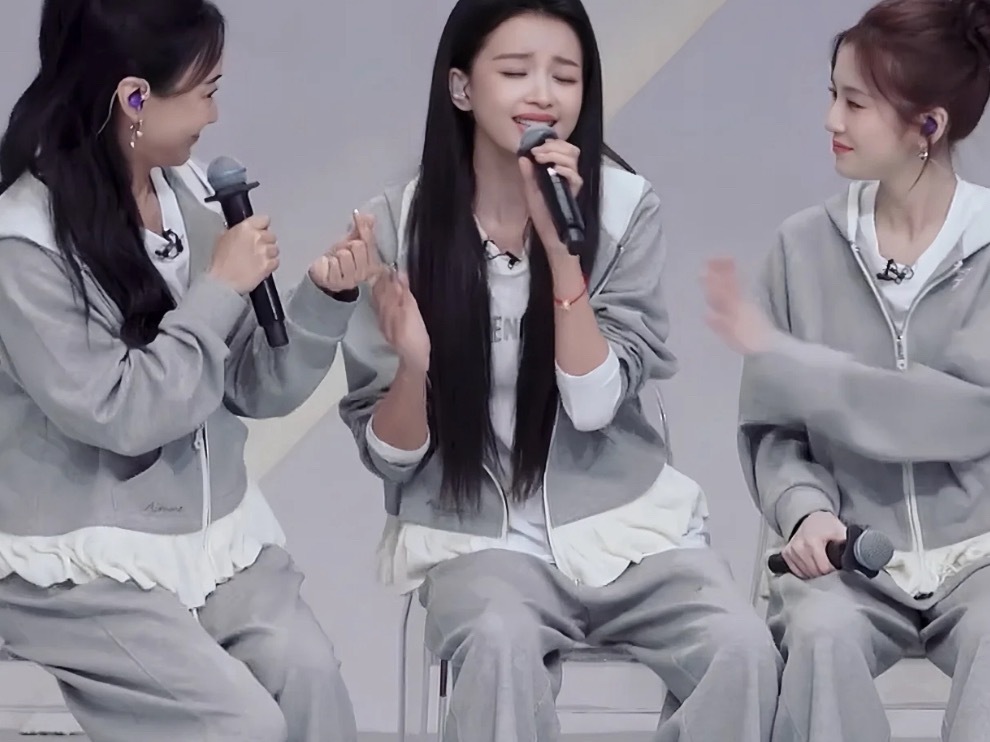 你们姐仨这么萌不怕被绑架吗没关系，我们小考成绩其实不错，我会溺爱！！！ 