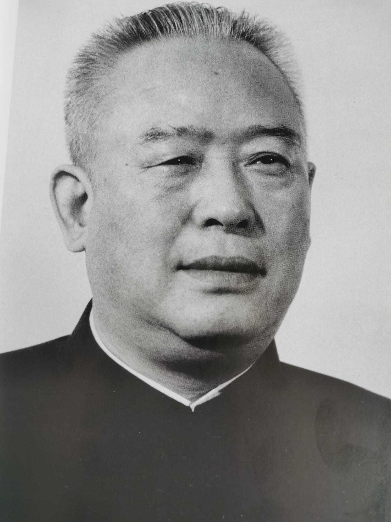 毛主席为何看重开国中将余秋里？他身上有非常可贵的品质。余秋里担任石油工业部部长，