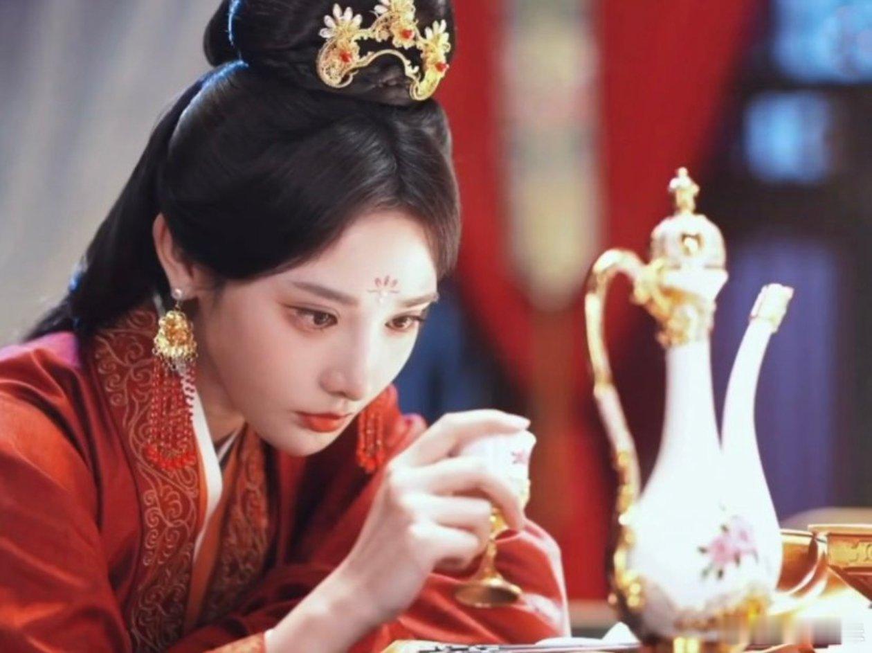 她的骨相就是特别的美，很适合古装 