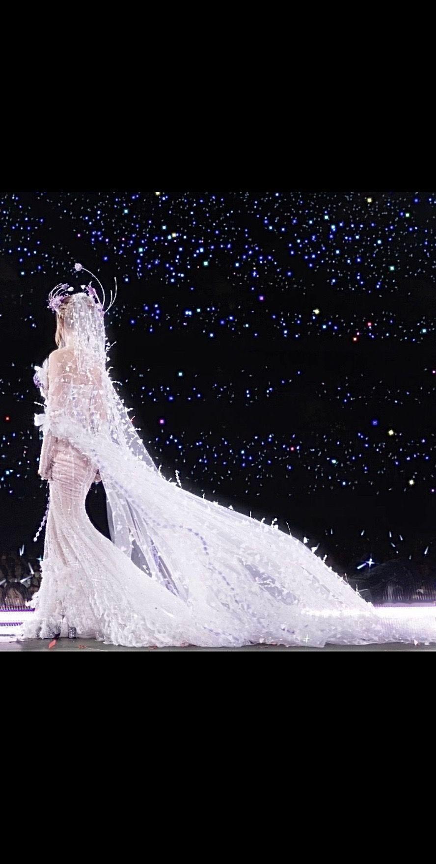 连背影都是那么好看 张韶涵觅光，这就是仙女下凡 ​​​