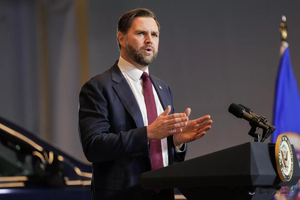 【万斯：美国对俄乌双方不抱幻想】
华盛顿时间2026年2月25日，美国副总统J.