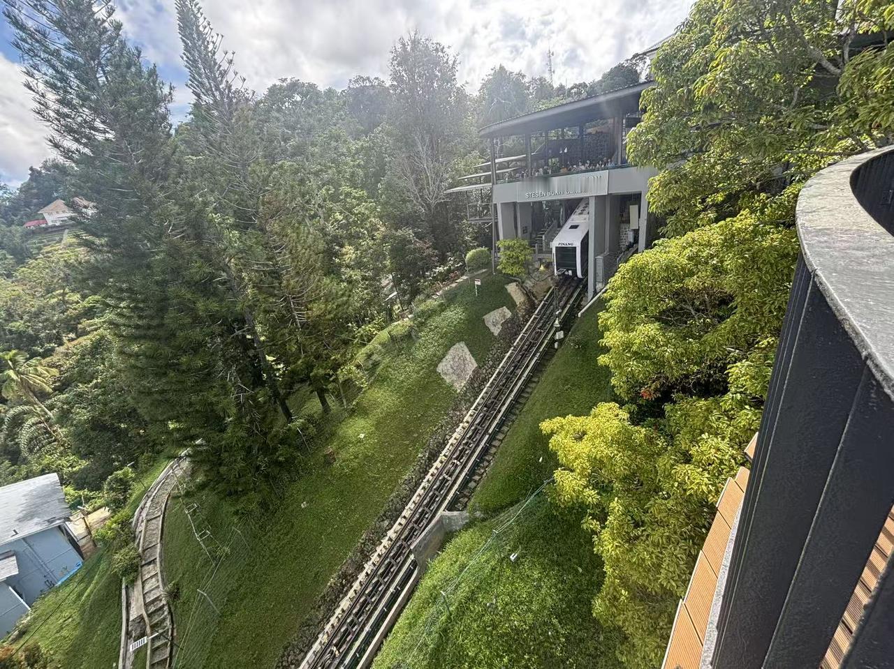 夏日生活打卡季马来西亚小火车缆车带你去山顶看风景