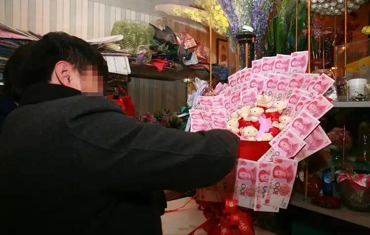 自食恶果！广东深圳，一女子为给孩子落户，经人牵线与陌生男子约定假结婚，承诺事成后