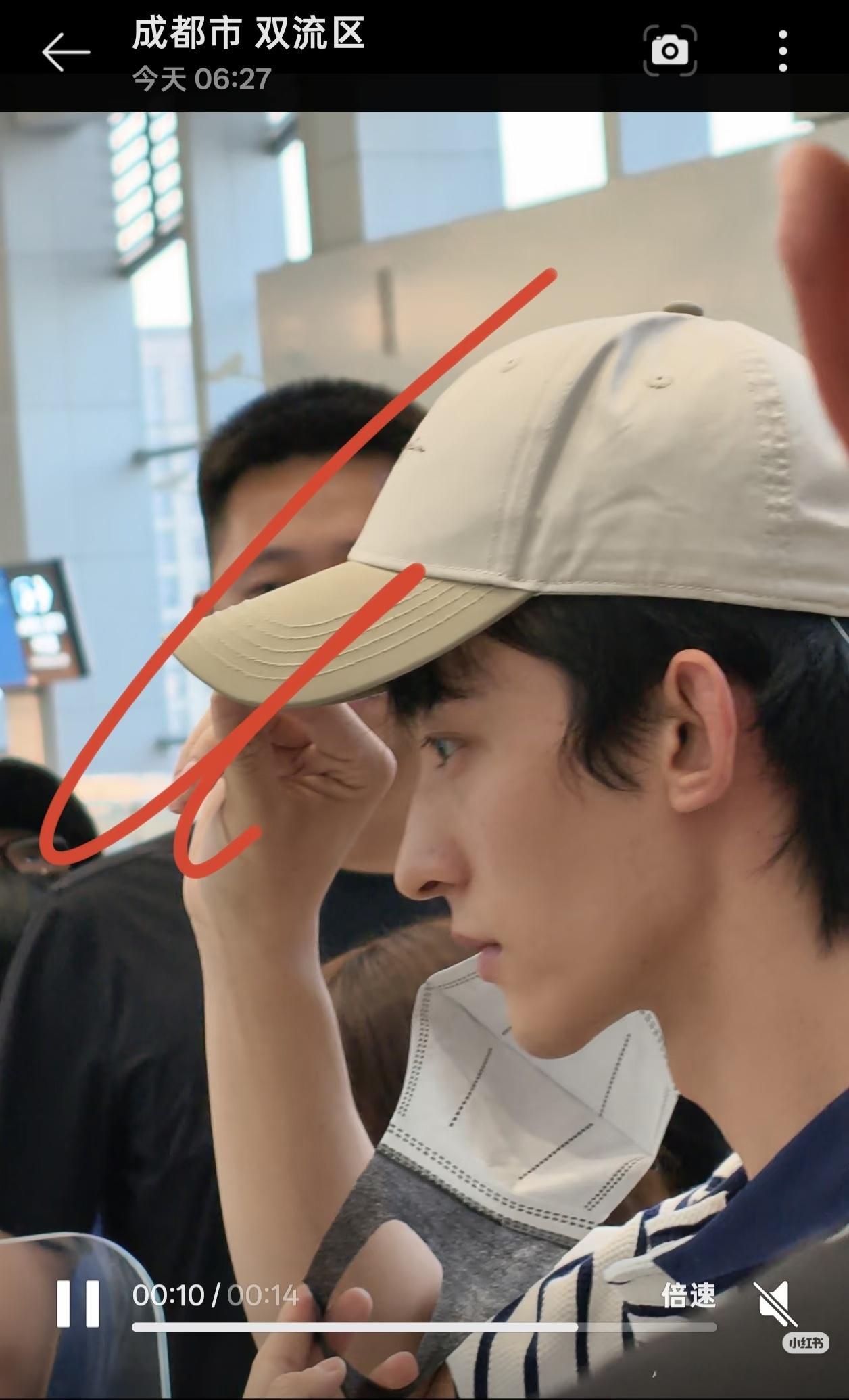 我去啊这个熬到两点多早起素颜依旧水灵的小脸蛋 