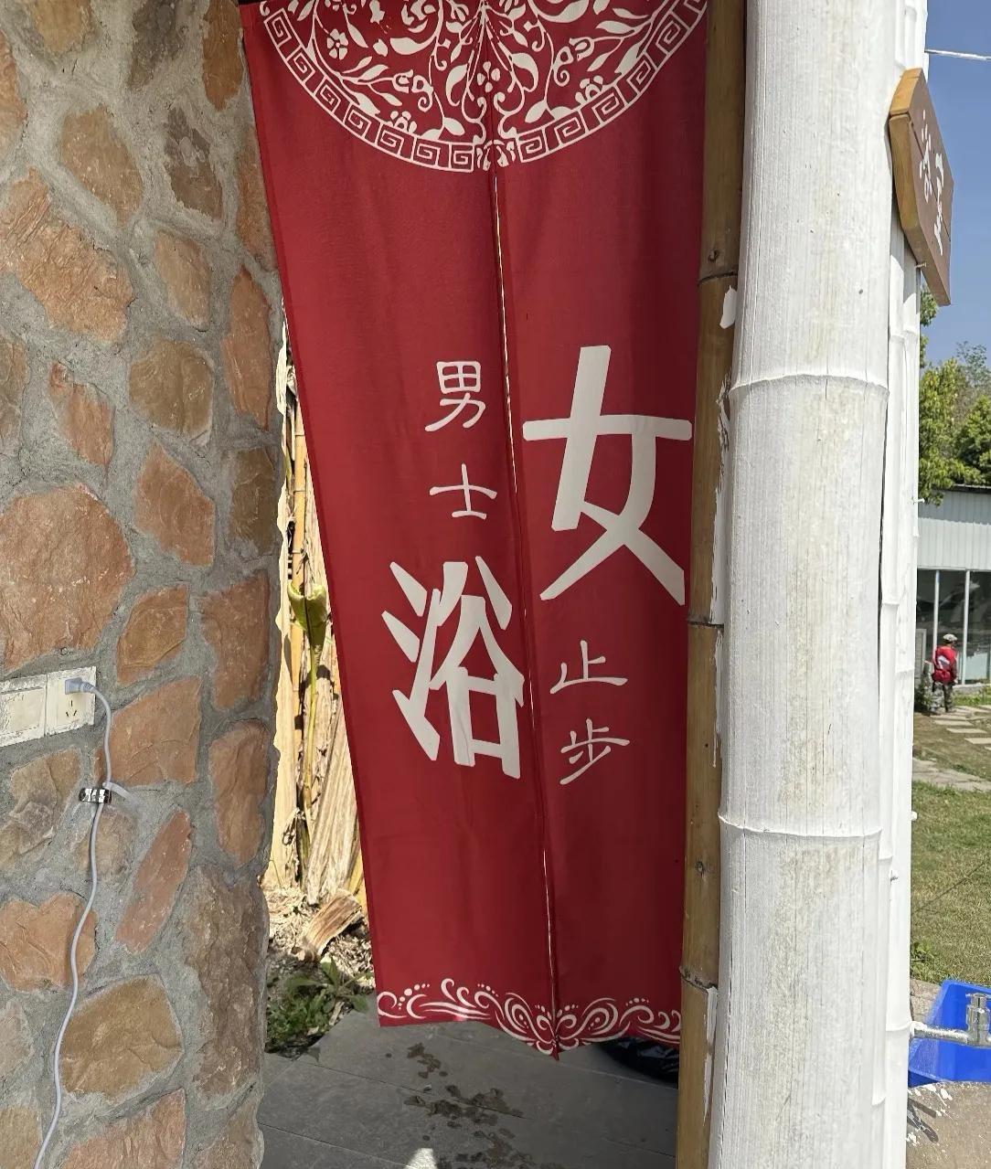 神人设计师，不注意的话很容易看错。