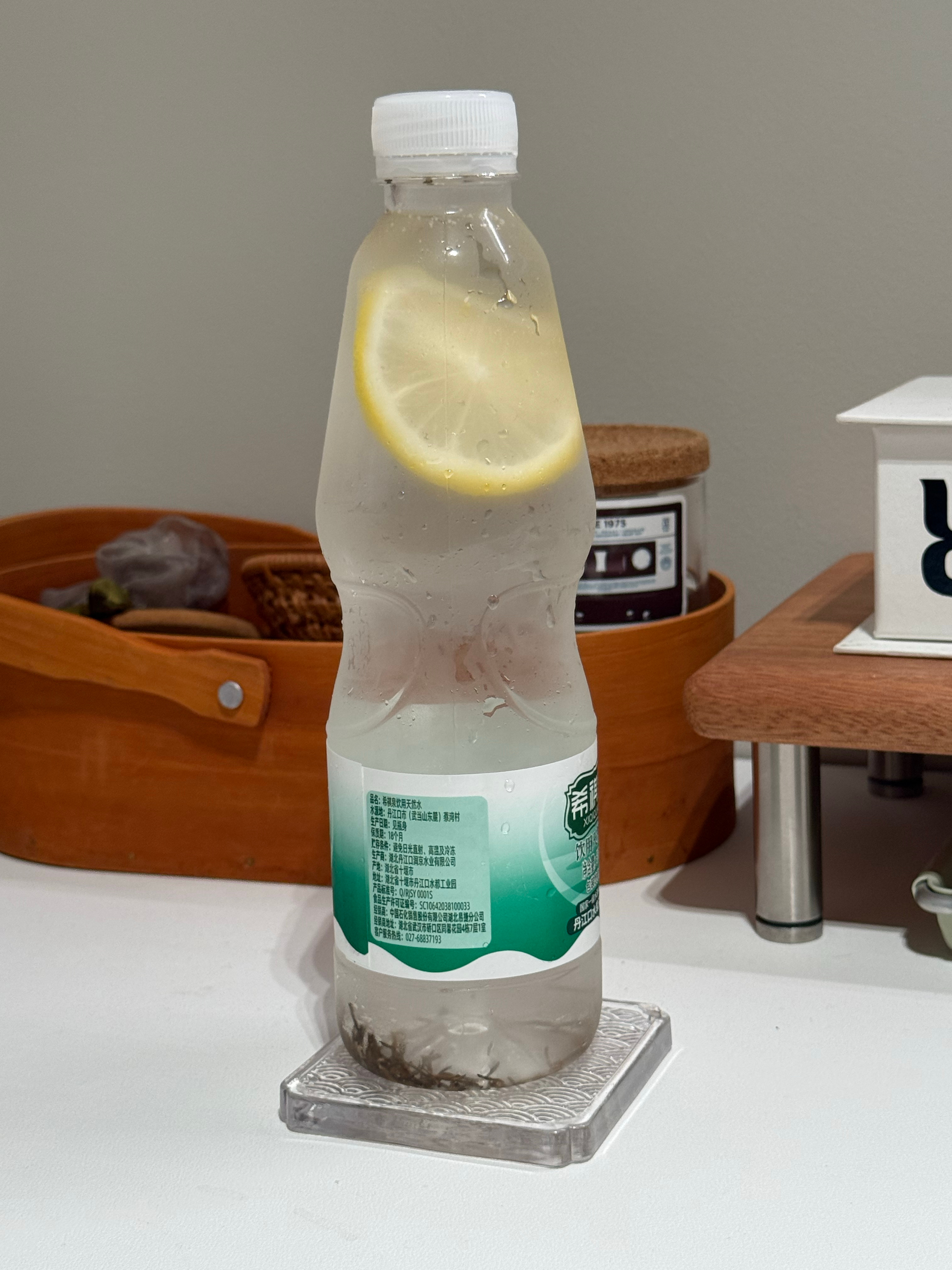 矿泉水+红茶+柠檬泡三十分钟开炫