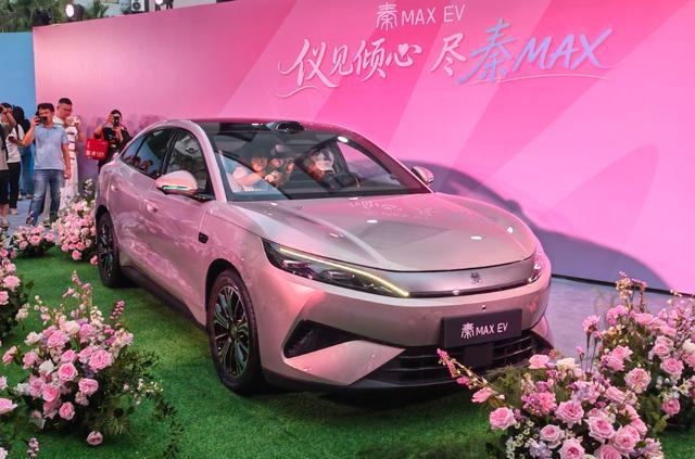 8月13日，比亚迪王朝网全新B级闪充轿车——秦MAX正式上市，指导价9.99万元