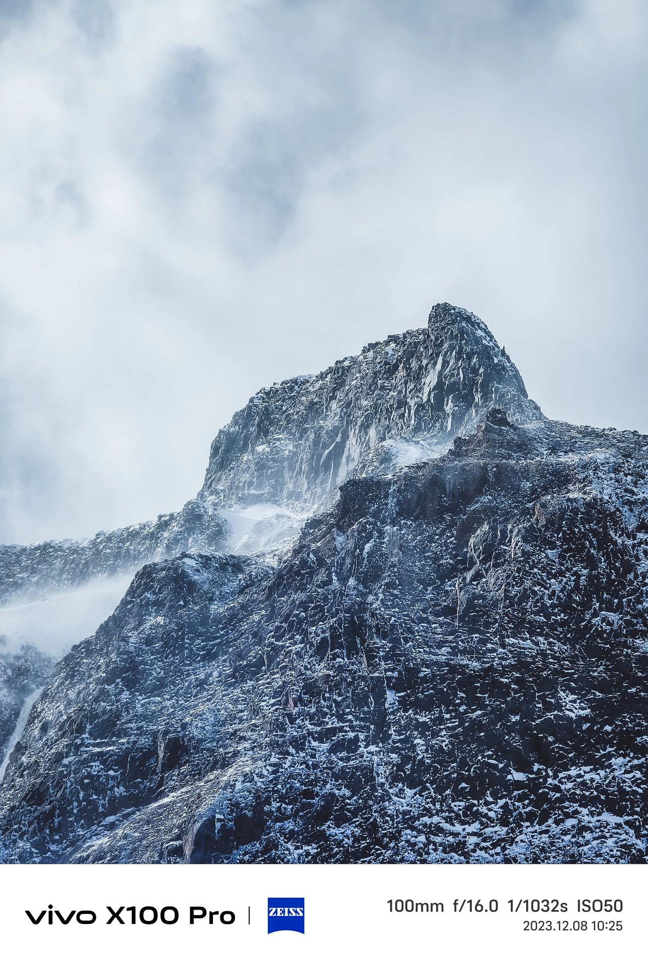 长白山不只有天池🏔

雪山 飞瀑 冰河 以及冰雪间热腾腾的温泉
​都是这个冬天