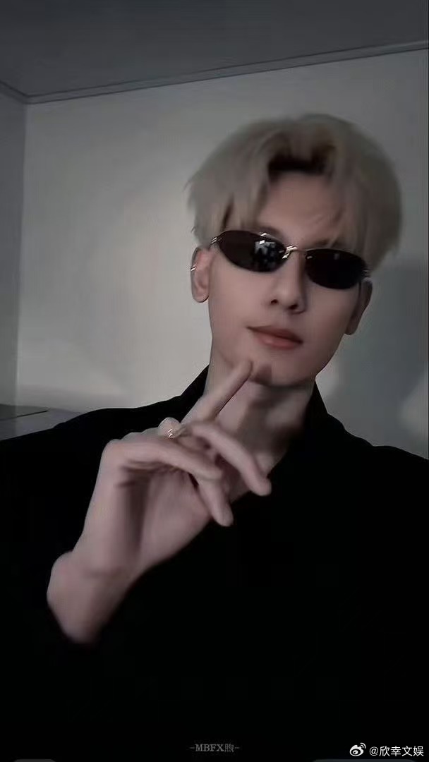 胡先煦callme胡先煦noboby手势舞胡先煦noboby手势舞，太酷了，