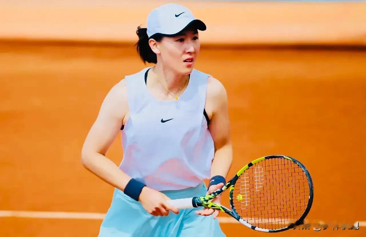 郑赛赛在WTA250🇮🇹帕勒莫站女单一轮游！久未征战女单比赛的郑赛赛目前排名
