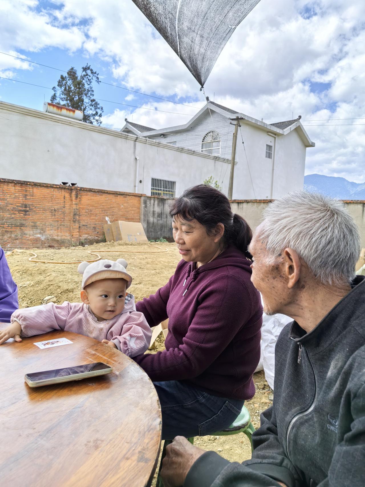 年仅41岁看到张雪峰去世的新闻，比较感慨。

人活在世上，确实会有不同阶段。
