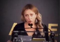 全世界都看傻了 特朗普这辈子最丢人的一次外交翻车，竟然栽在了意大利总理梅洛尼手里