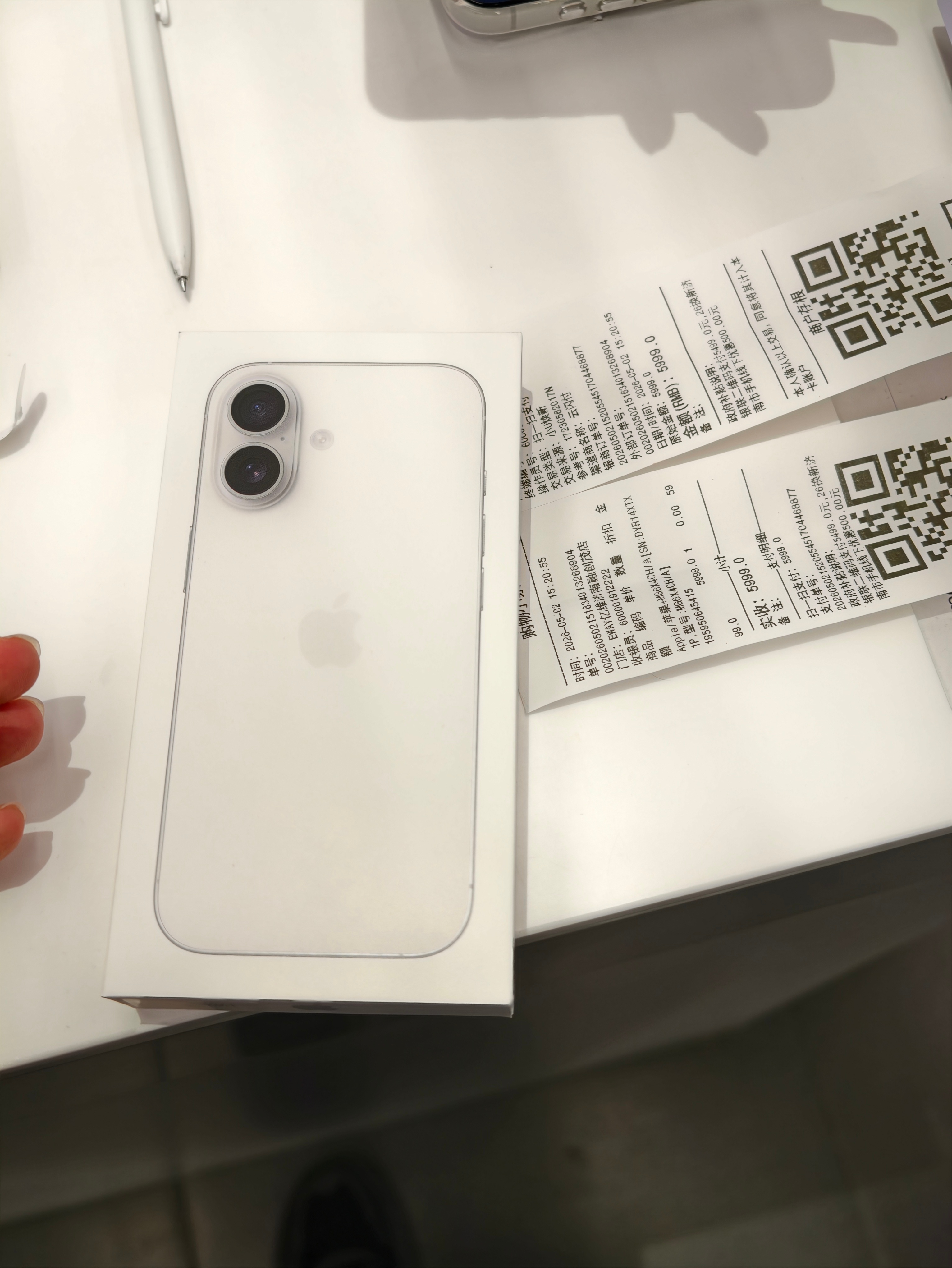 帮朋友用国补去苹果授权店买了台iPhone 17店员让我下载抖音“验机”还说以前