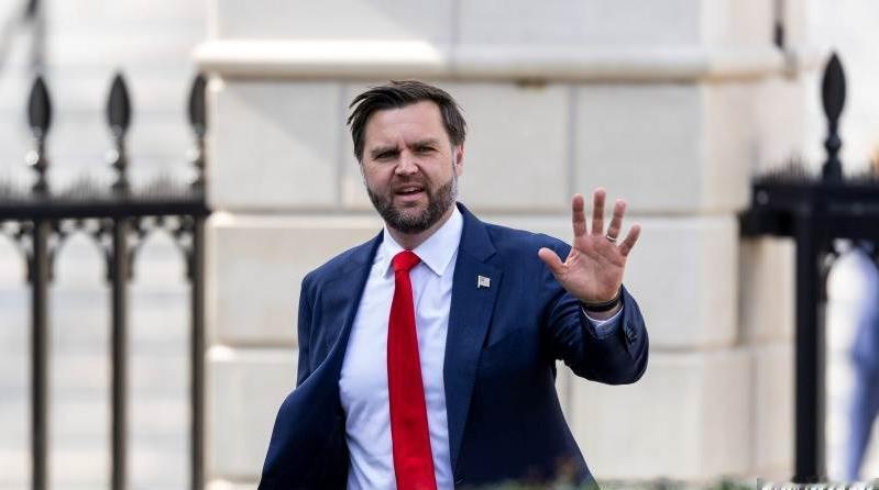 美国副总统万斯称非法移民与住房成本飙升“有直接关联”
美国副总统 JD·万斯在社