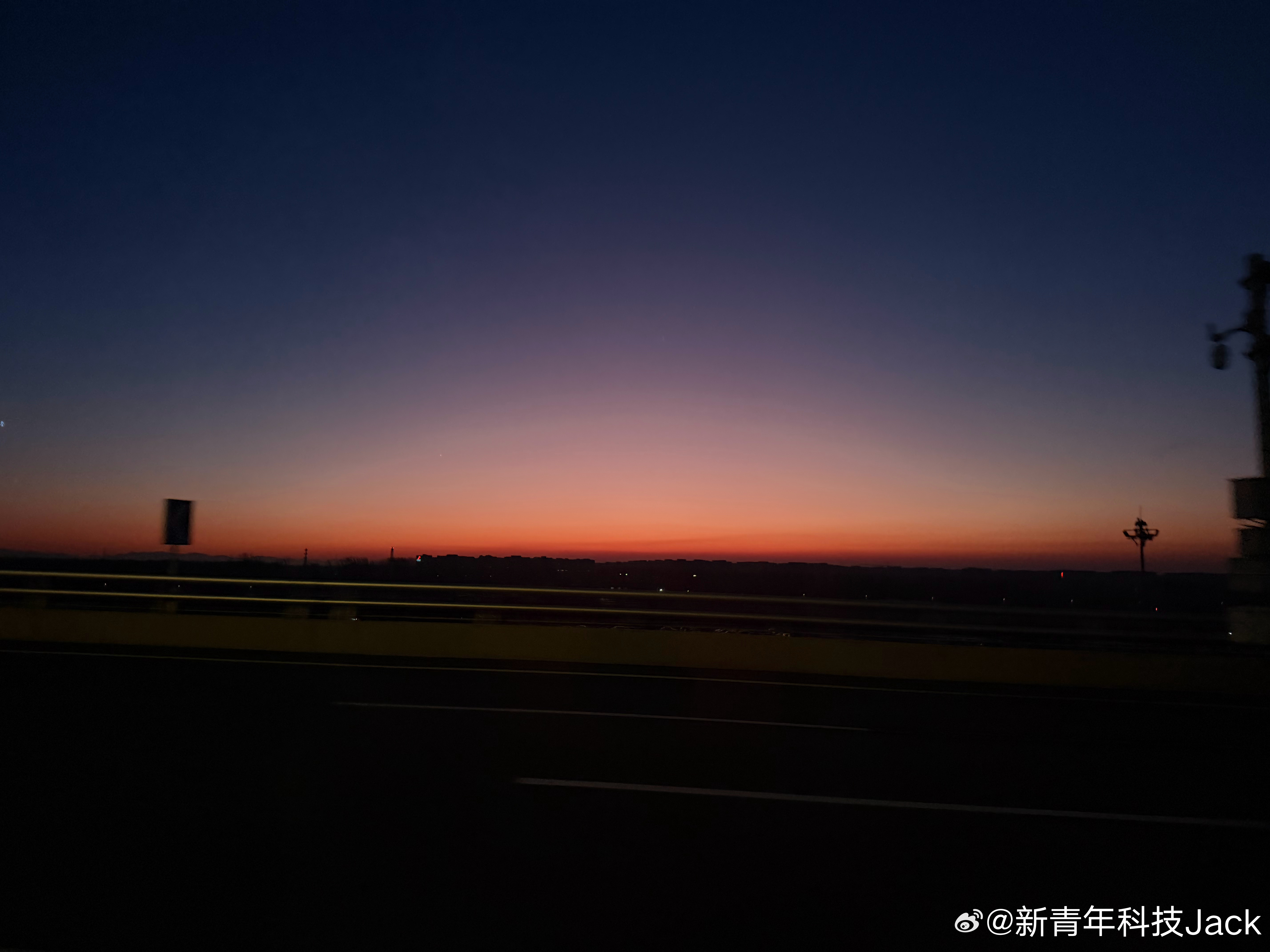 陪一个朋友喝早茶，他问我为啥现在很多企业都在搞机器人和AI，真有这么赚钱么？我说