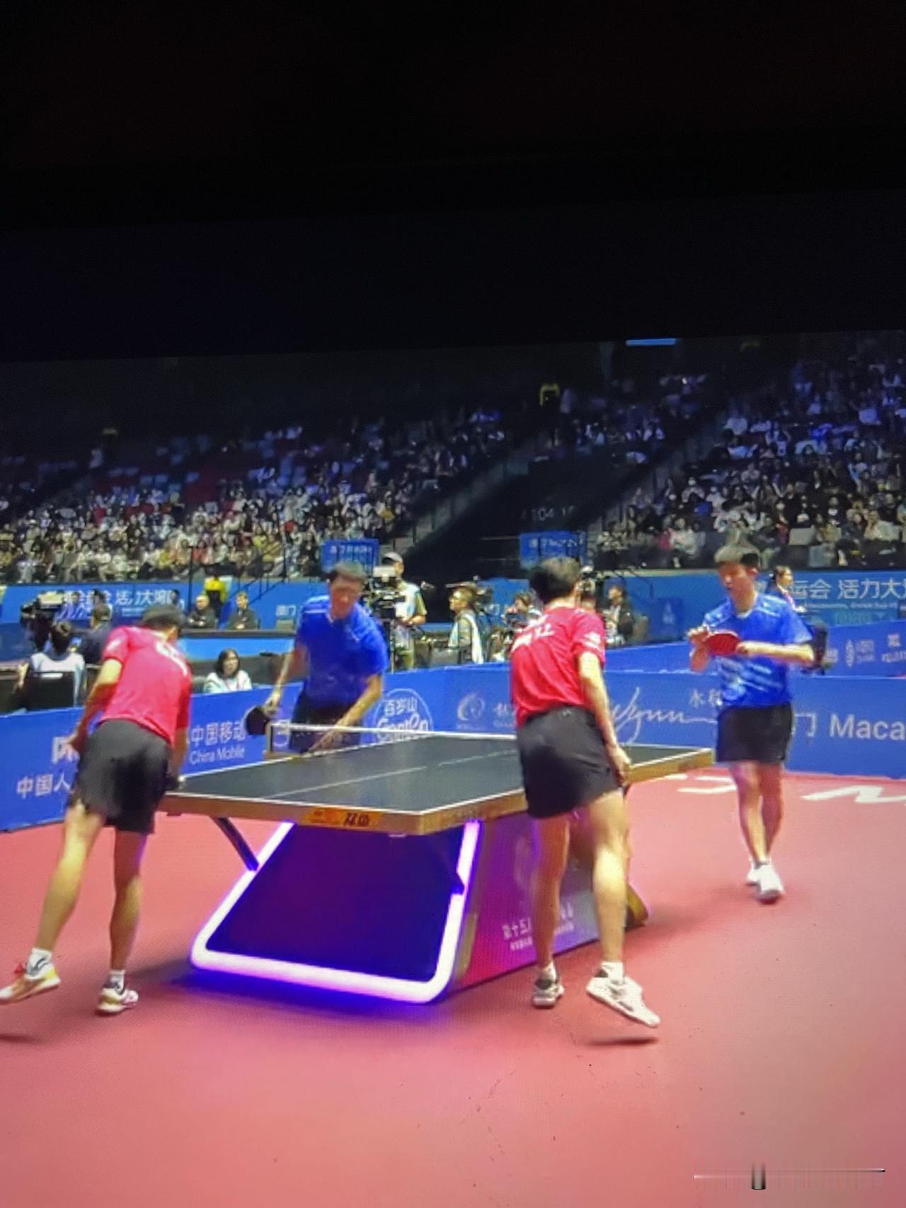 许昕周凯3:2战胜马龙黄友政
全运会乒乓球男团
上海队对阵北京队
许昕/周凯对阵