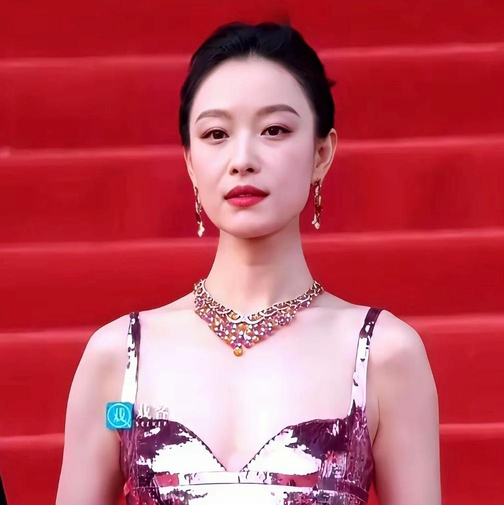 全网都在吐槽倪妮，大家都说她太想不开了！

冯绍峰、井柏然都是外形出众的大帅哥，