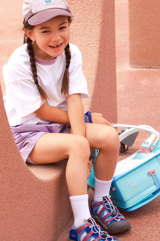 好像拍了个小童星