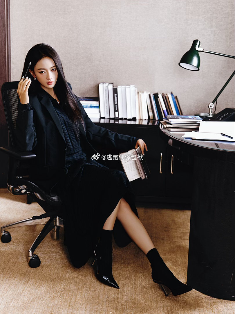 吴谨言追剧团造型、吴谨言御廷谣追剧团造型被吴谨言追剧团路透狠狠惊艳！简约穿搭适配