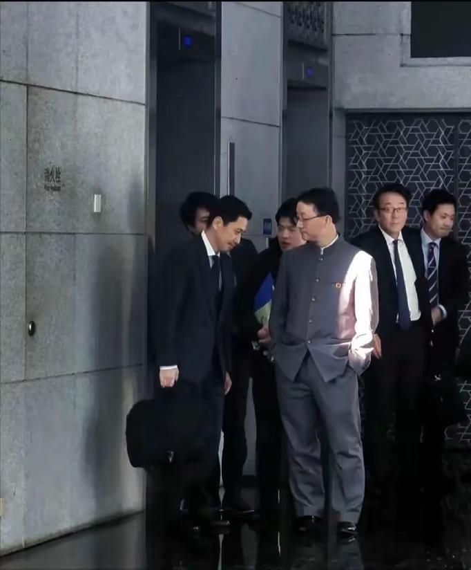 晚清重臣左宗堂说过，日本人知小礼而无大义，拘小节而无大德。不要被日本人这种“谦逊